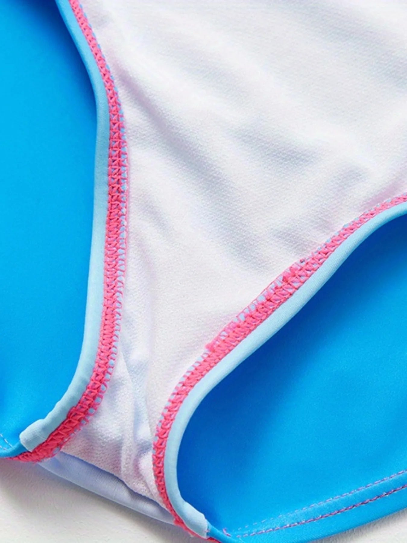 A girl's swimsuit with a fruit pattern, suitable for children aged 2-11. Chest Pad