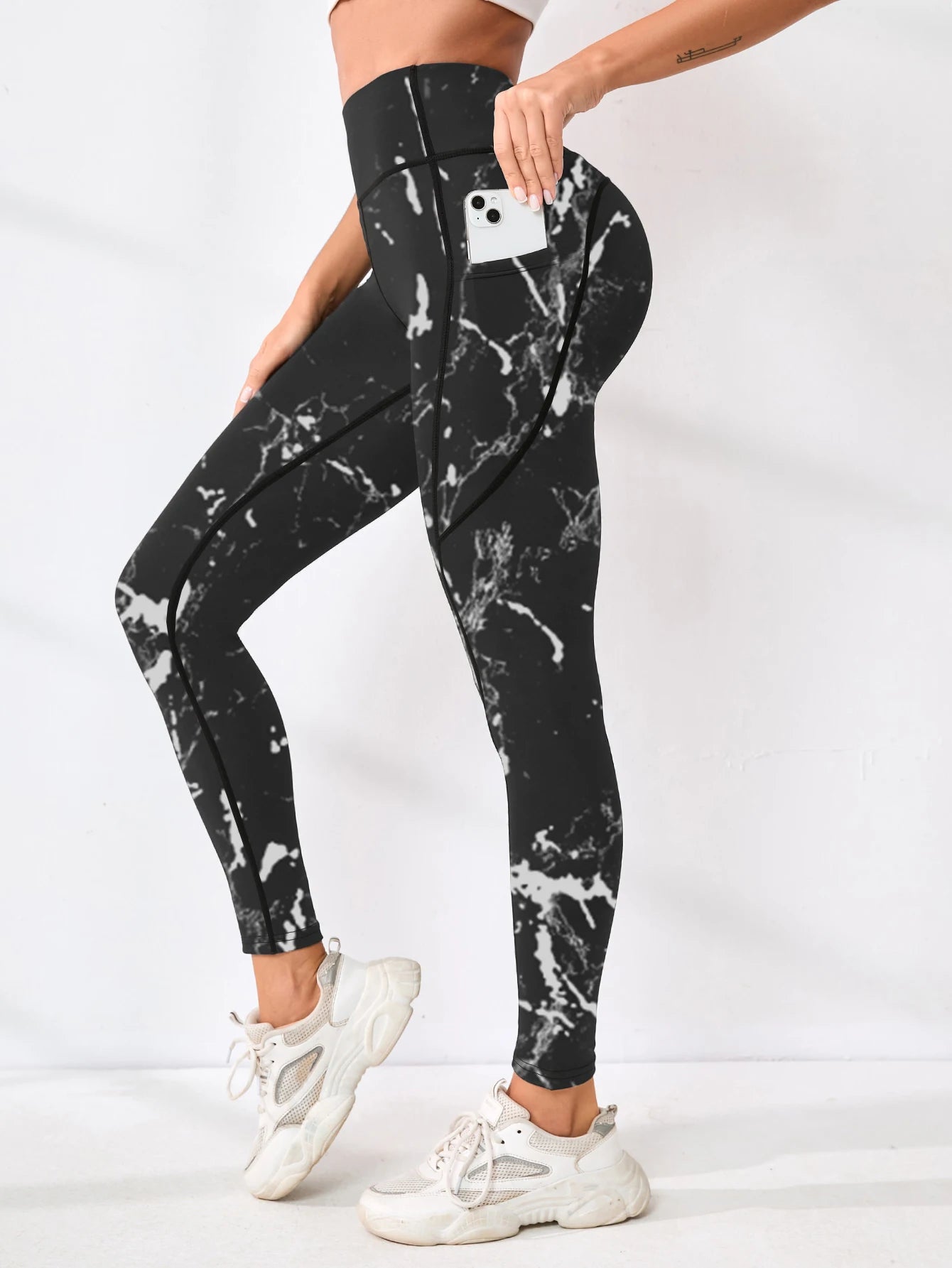 Printed women's high waistband pocket fitness pants paired with tight abdominal yoga pants, suitable for running
