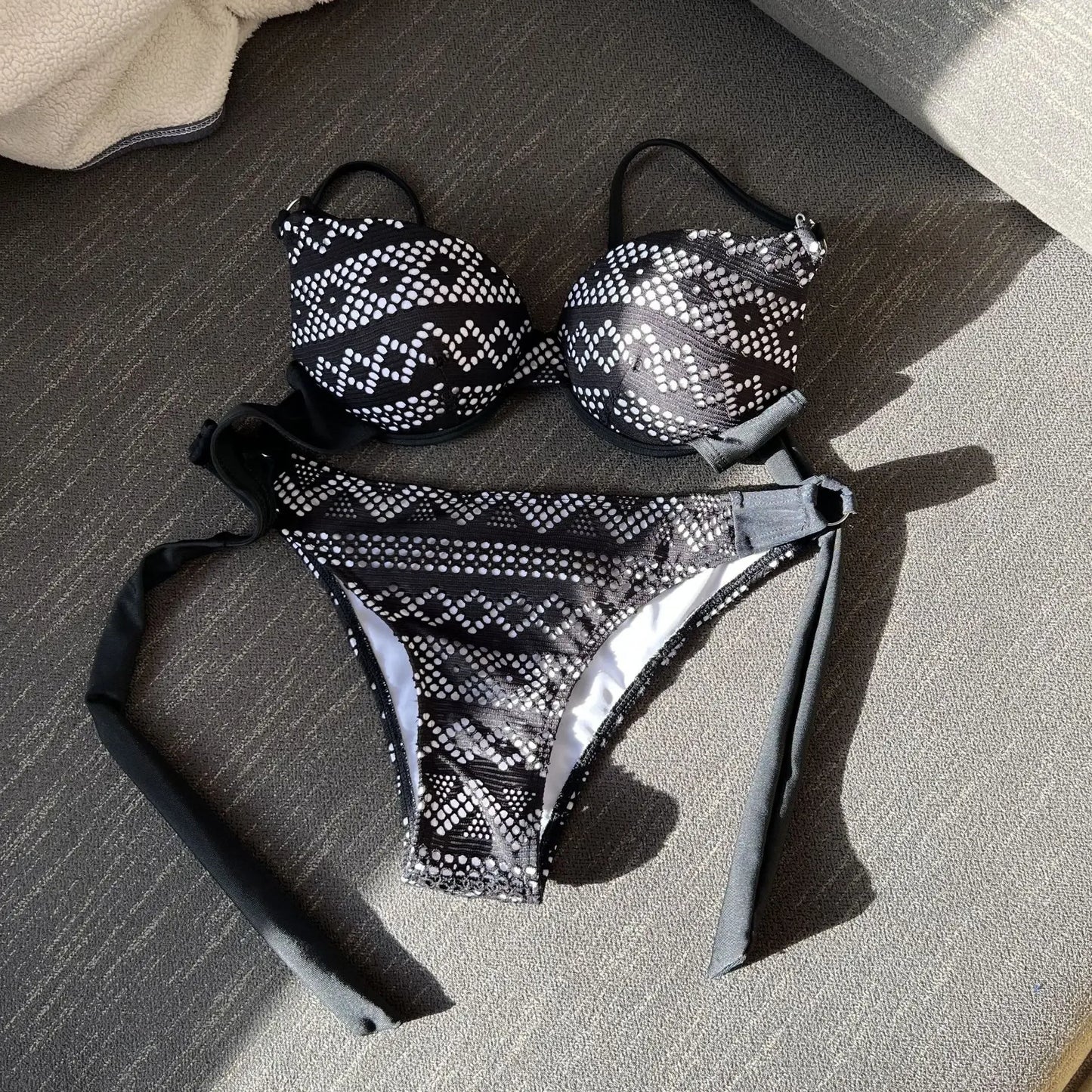 Women's 2-Piece Underwire Bikini Set Hard Cup Swimwear Hollow Out Print Swimsuit Suspender Backless High Waist Bathing Suit