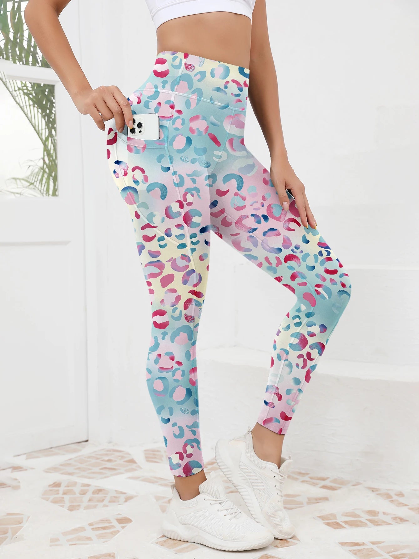 Printed women's high waistband pocket fitness pants paired with tight abdominal yoga pants, suitable for running