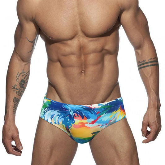 Men's Swimming Trunks Sports Bathing Briefs Close-fitting Quick-drying Beach Briefs Seaside Underwear