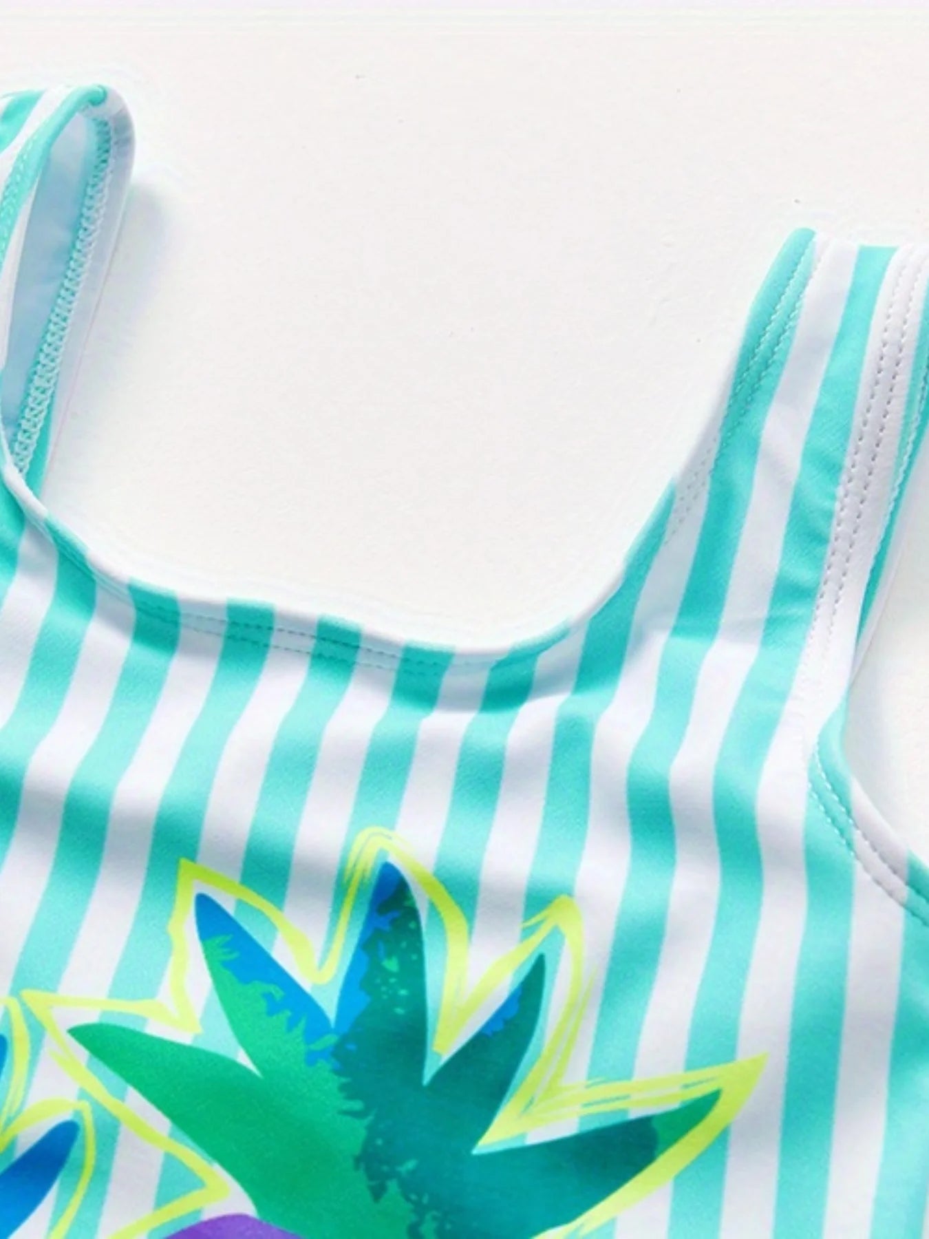 A girl's swimsuit with a fruit pattern, suitable for children aged 2-11. Chest Pad