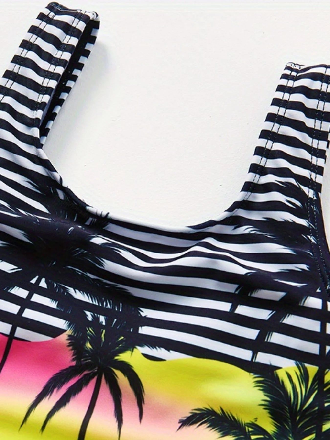 A girl's swimsuit with a fruit pattern, suitable for children aged 2-11. Chest Pad