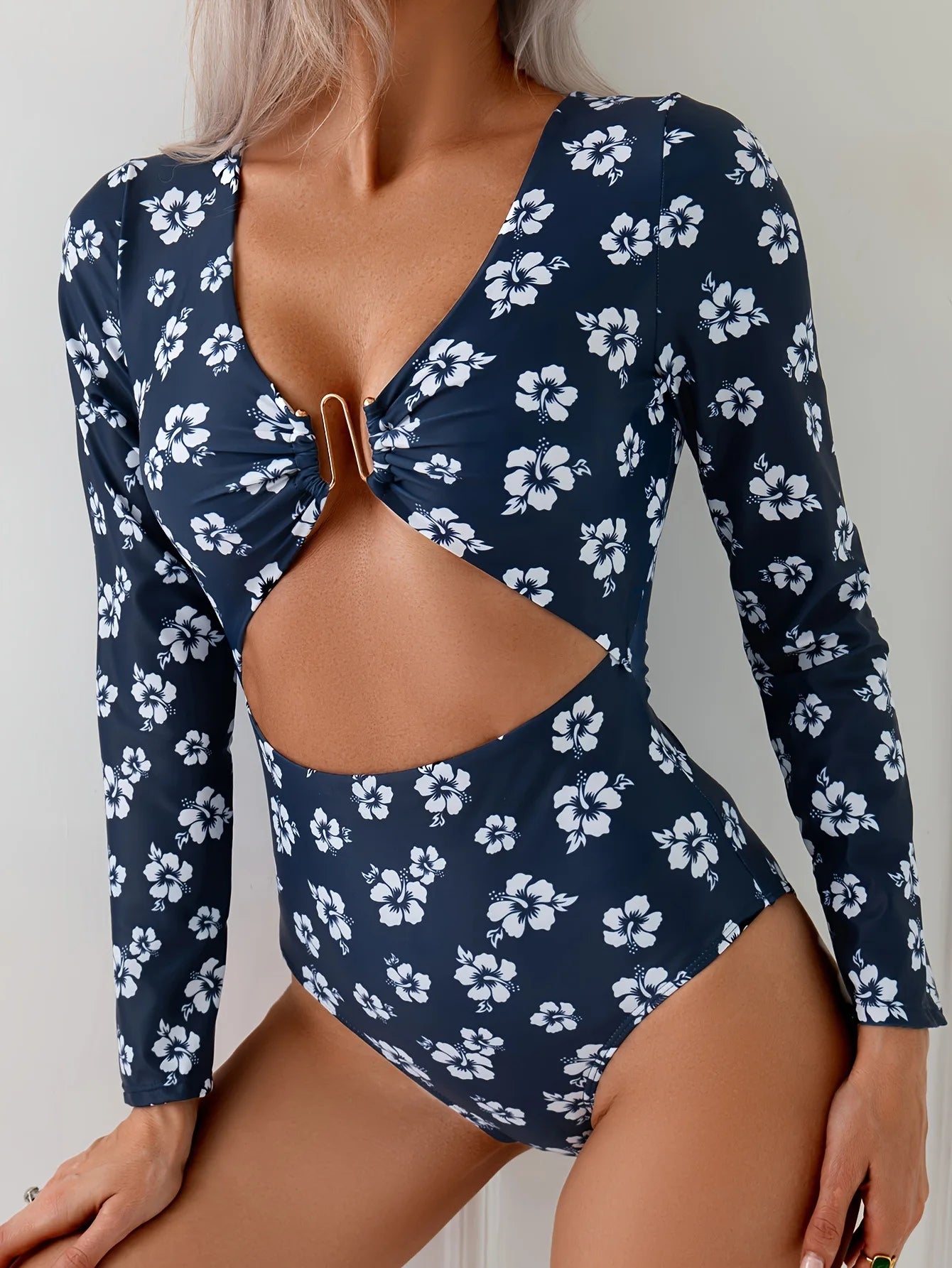 Long Sleeve One Piece Swimsuit Women Vintage Metal W Wire Hollow Out Slim Hollow Out Bathing Suit Holiday Swimwear