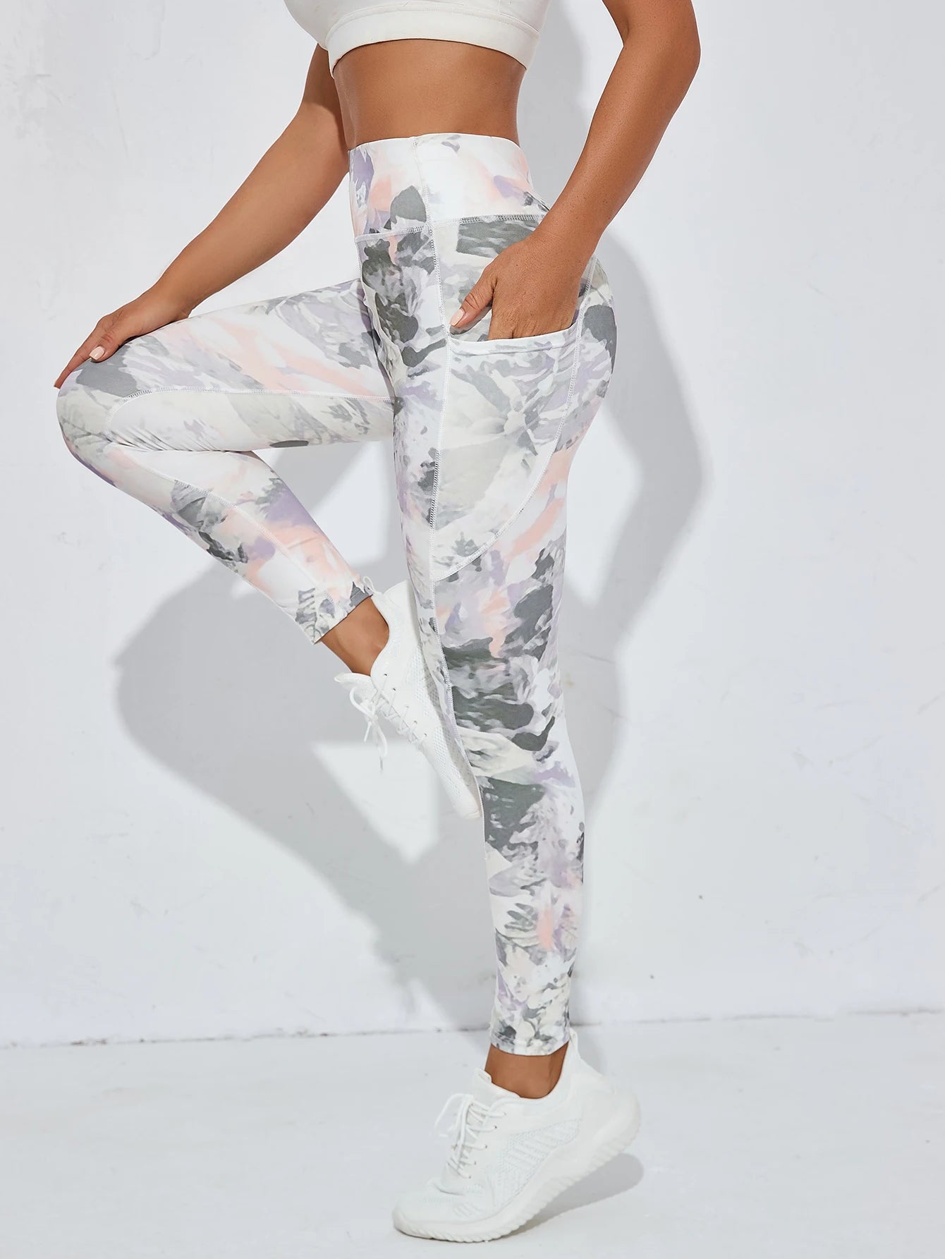 Printed women's high waistband pocket fitness pants paired with tight abdominal yoga pants, suitable for running