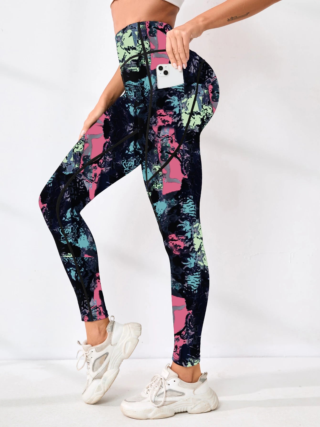 Printed women's high waistband pocket fitness pants paired with tight abdominal yoga pants, suitable for running